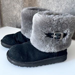 Kids UGG size 2US